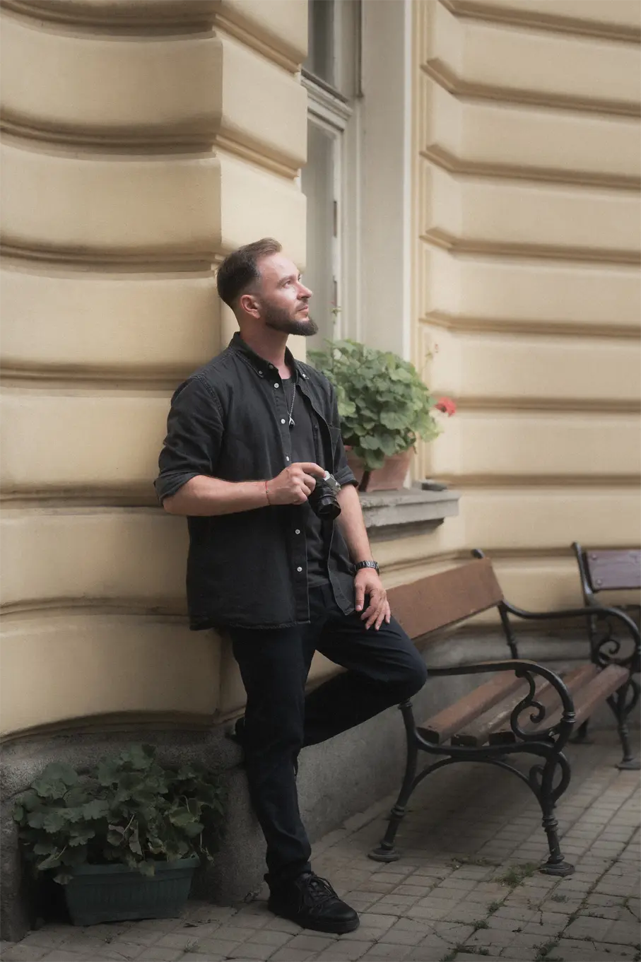 Цецо в костюм готов да снима